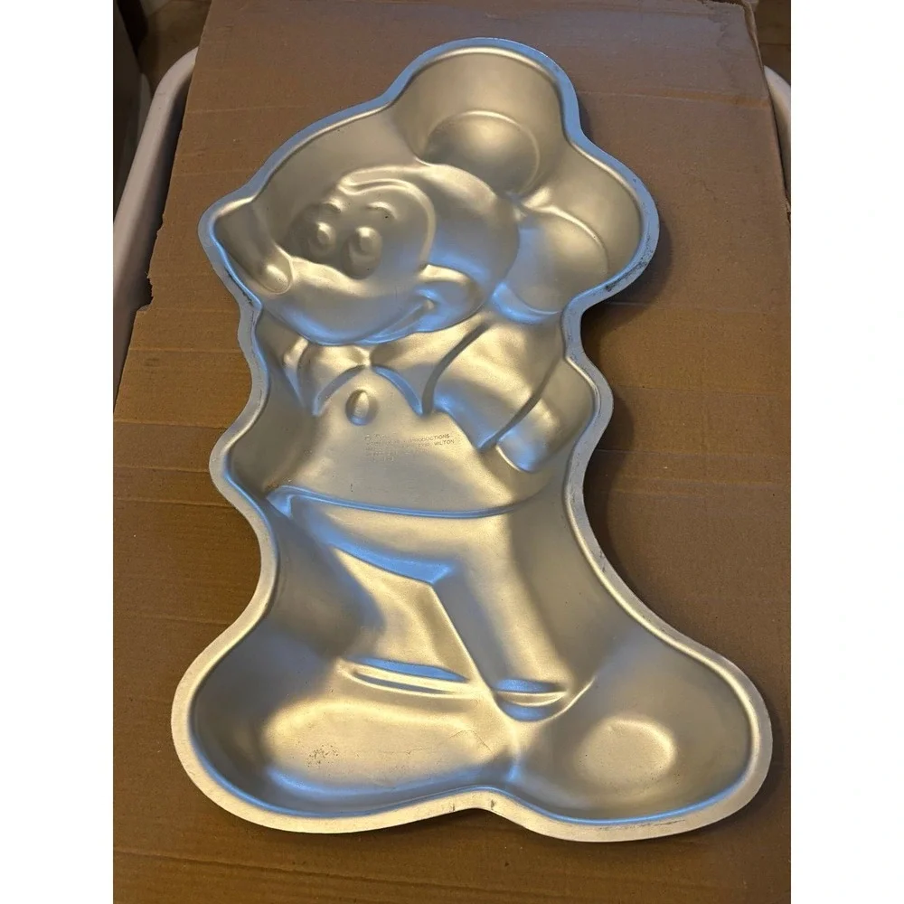 Wilton Mickey Mouse Cake Pan Vintage Disney Aluminum Party Pan 2105-395 Walking